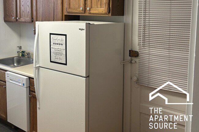 Photo - 1911 W Larchmont Ave Apartment