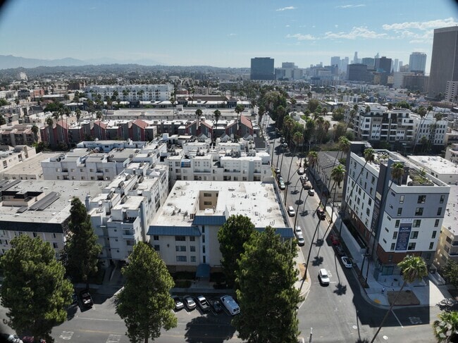 3D Exterior - 456 S Harvard Blvd