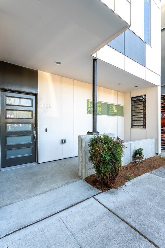 Foto del edificio - 1325 E Jefferson St