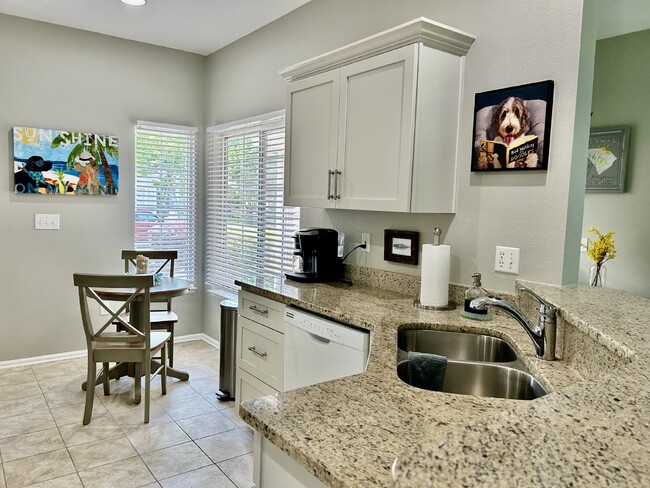 Building Photo - Beautifully Furnished, Sun City of Hilton ...