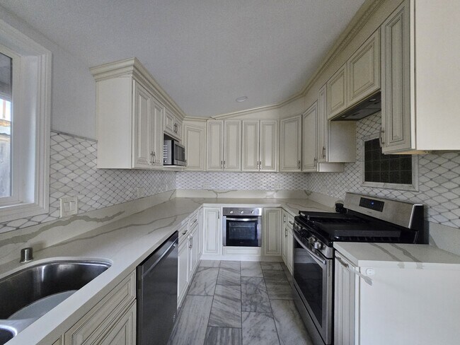 Building Photo - 9622 Stonybrook Dr