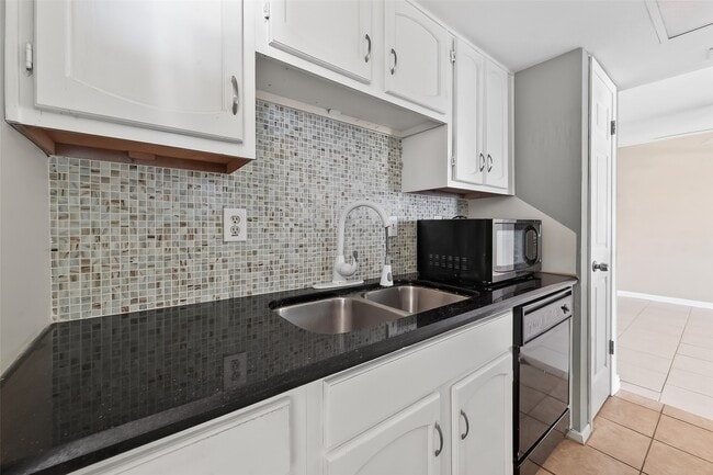 Building Photo - 14555 Wunderlich Dr