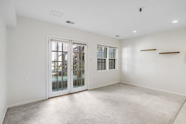 Building Photo - 1655 Park Rd NW