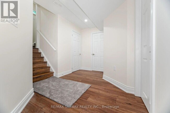 Building Photo - 48 Blackberry Valley Cres