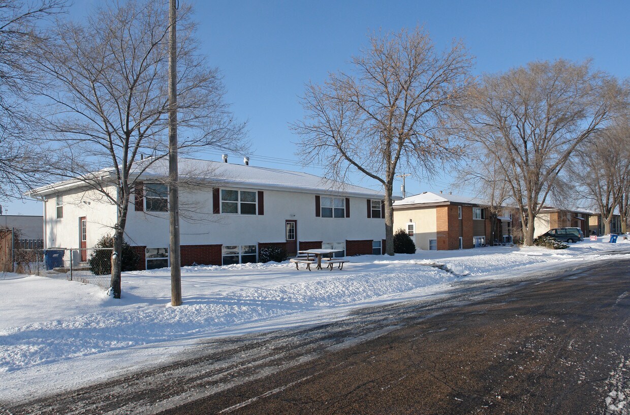 27312751 Yellowstone Blvd, Anoka, MN 55303 Apartments in Anoka, MN