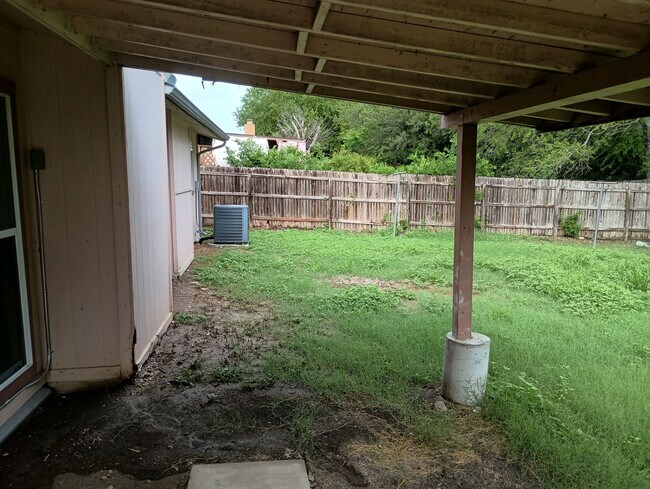 Foto del edificio - Room in House on Bounty Dr