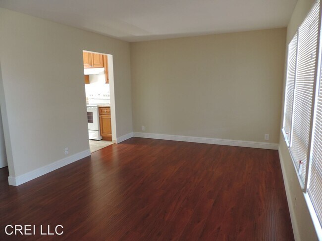 Building Photo - 161 Oak Ave