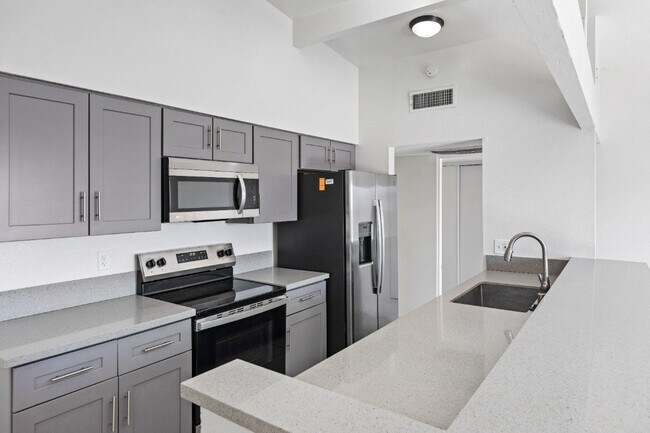 Building Photo - 221 Milinane Dr