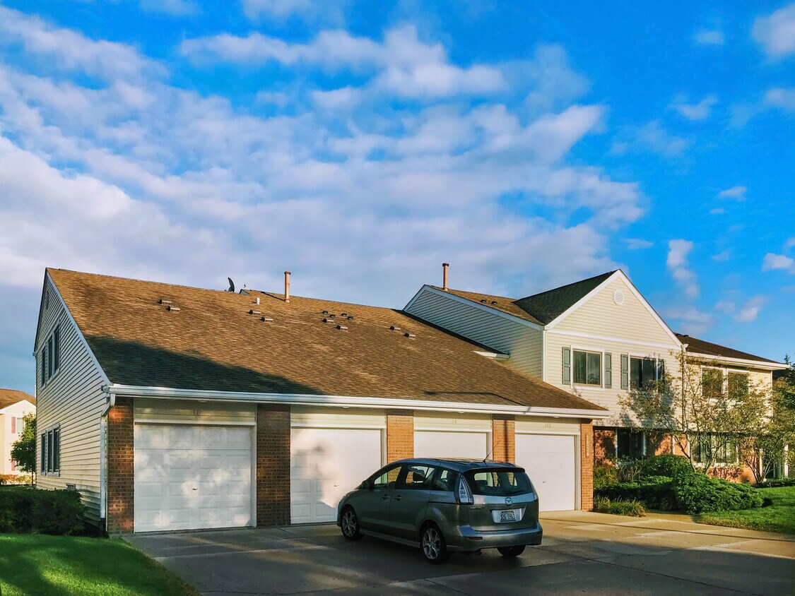 Front - 112 Windwood Ct