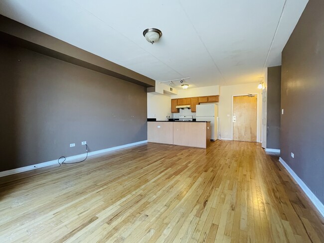 Building Photo - 3000 S Wentworth Ave
