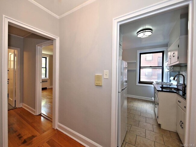 Foto del edificio - 212 Larchmont Acres