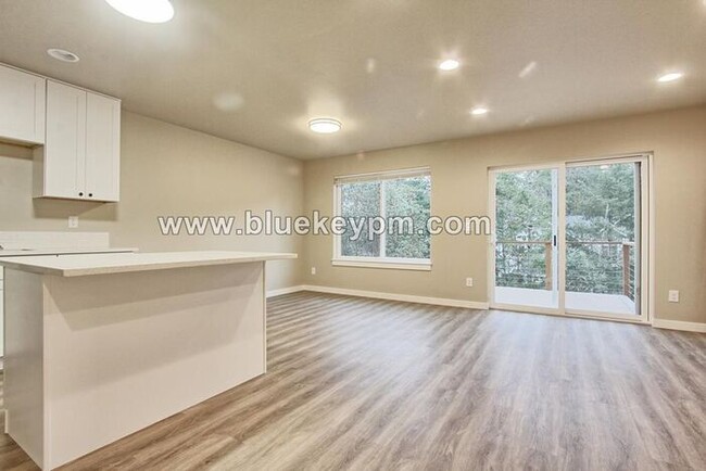 Building Photo - BRAND NEW! Unit 209-B: 3 Bed, 2.5 Bath Tow...