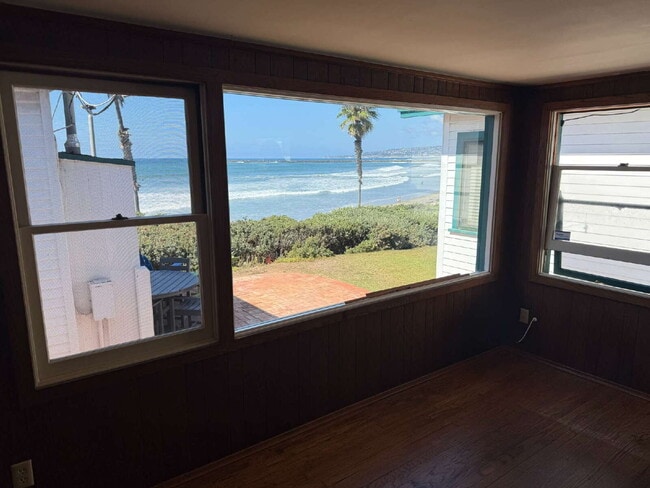 Building Photo - 2/Bed 1 Bath Beach Front Cottage