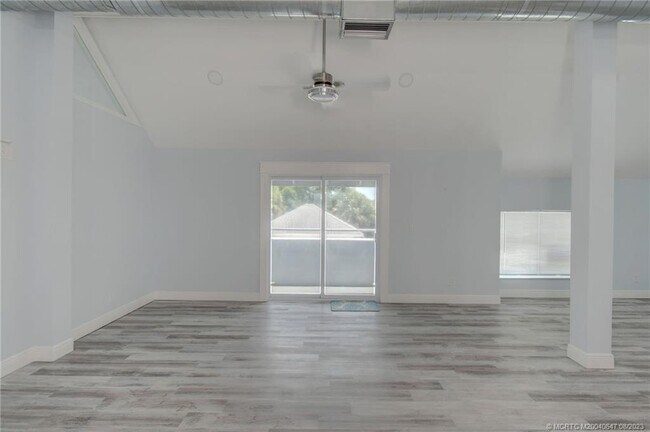 Foto del edificio - 310 SE Denver Ave