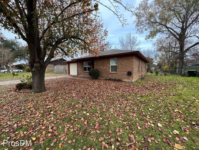 Foto del edificio - 3 br, 1.5 bath House - 330 E Wilson