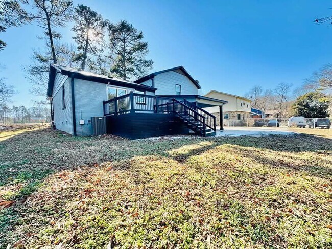 Building Photo - 1001 Archdale Dr