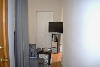 Building Photo - 837 W Cornelia Ave