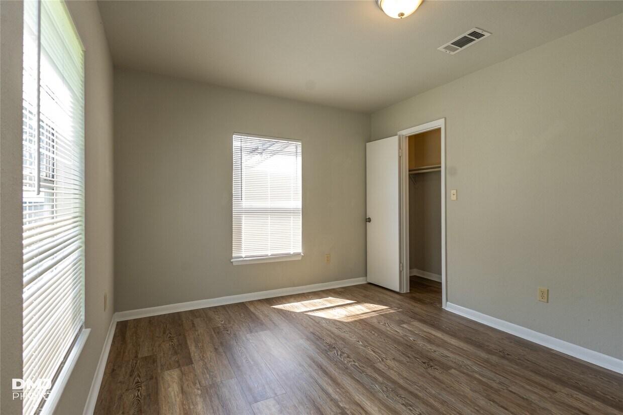 Foto del edificio - 3140 Boyd Ave