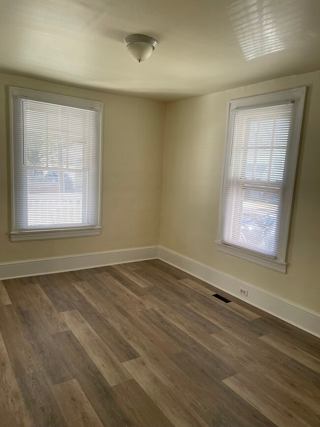 Foto del edificio - 3918 Plainview Rd