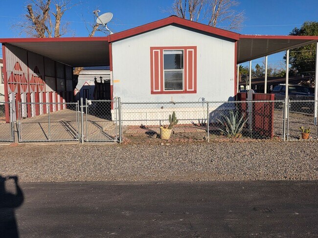 Foto del edificio - Cutest 2 bed/2 bath with enclosed AZ room in Bullhead City!