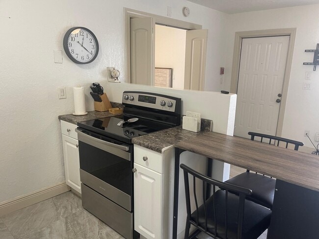 Foto del edificio - 641 Executive Center Dr