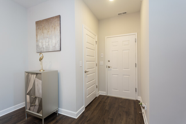 Entryway.2 - 7501 Highway 70 S