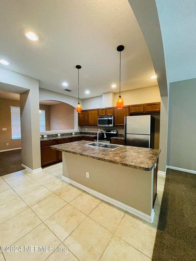 Building Photo - 625 Oakleaf Plantation Pkwy