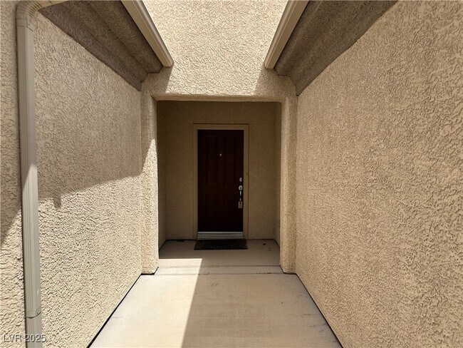 Building Photo - 7922 N Crested Starling Ct