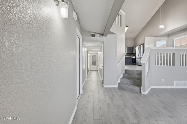 Foto del edificio - 2913 Pino Blanco Pl