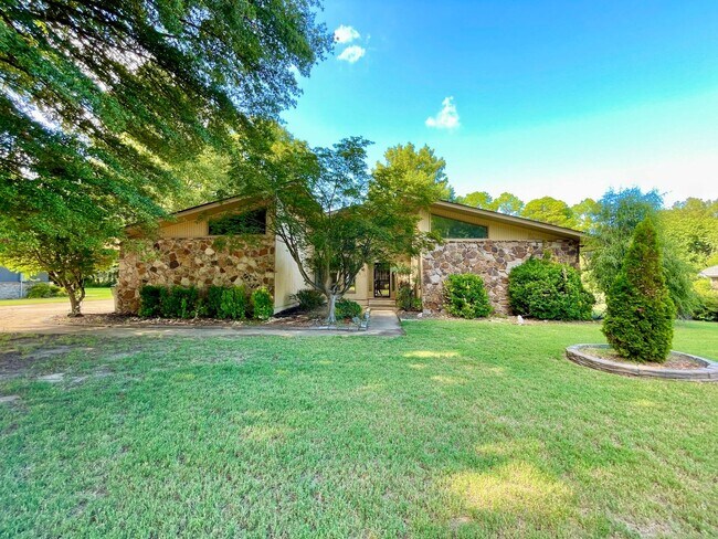 Foto del edificio - Large 3 bed / 2 bath Available Now!