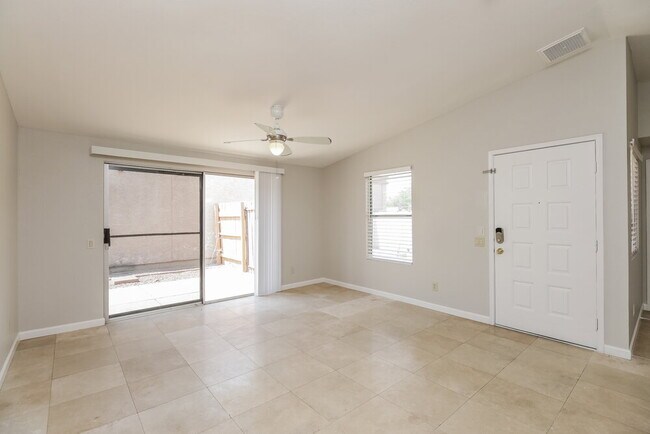 Foto del edificio - 2007 N Villas Ln