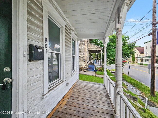 Foto del edificio - 907 Green Ridge St