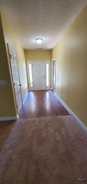 Foto del edificio - 213 Merlot Dr