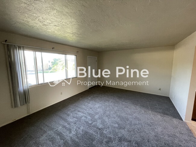 Building Photo - 1489 Mountain View Ln