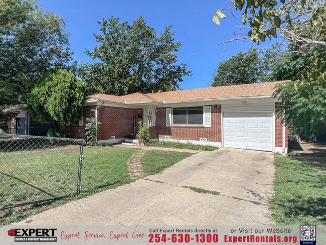 Building Photo - Comfortable Living and Easy Access!