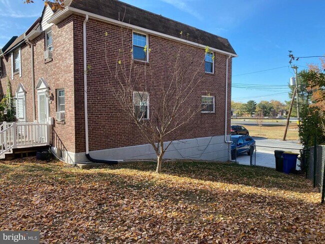 Building Photo - 84 Madison Dr