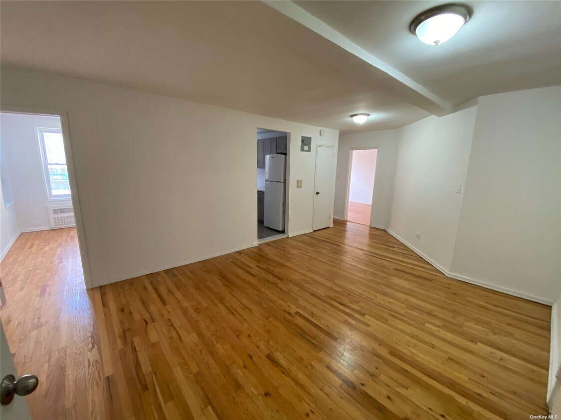 Foto principal - 136-42 Maple Ave
