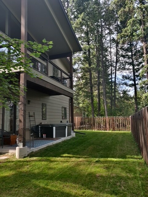 Building Photo - 608 Pine Pl