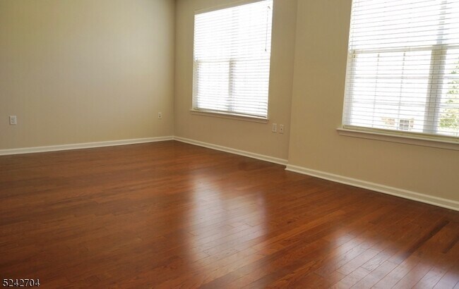 Building Photo - 604 Lopez Ln