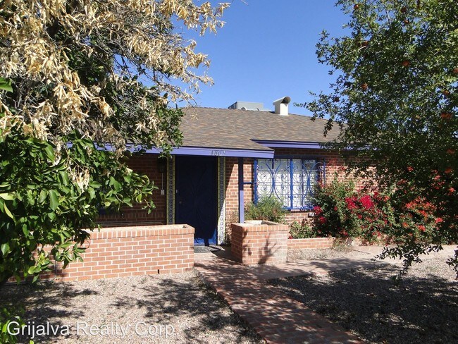 Building Photo - 3 br, 2 bath House - 4809 E Cooper St