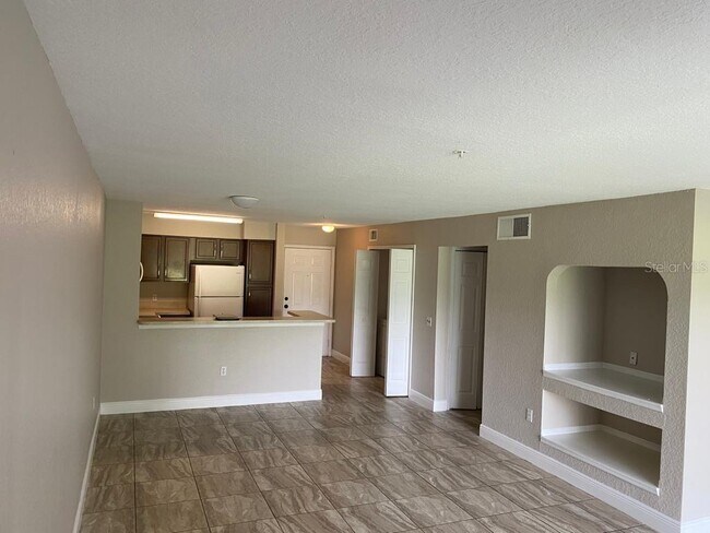 Building Photo - 13953 Fairway Island Dr