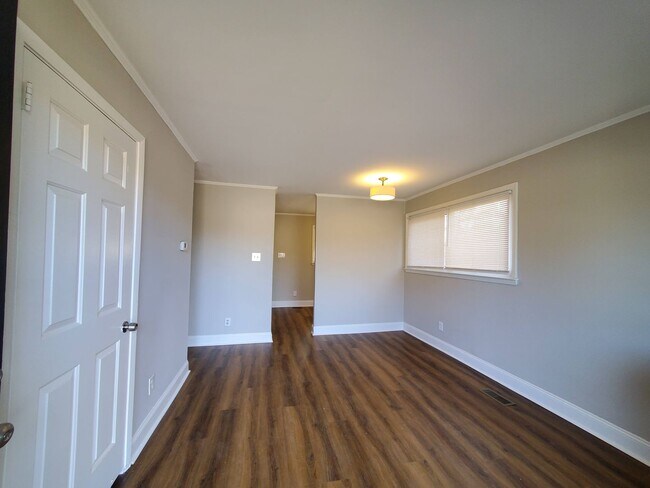 Building Photo - 131 S Goff St