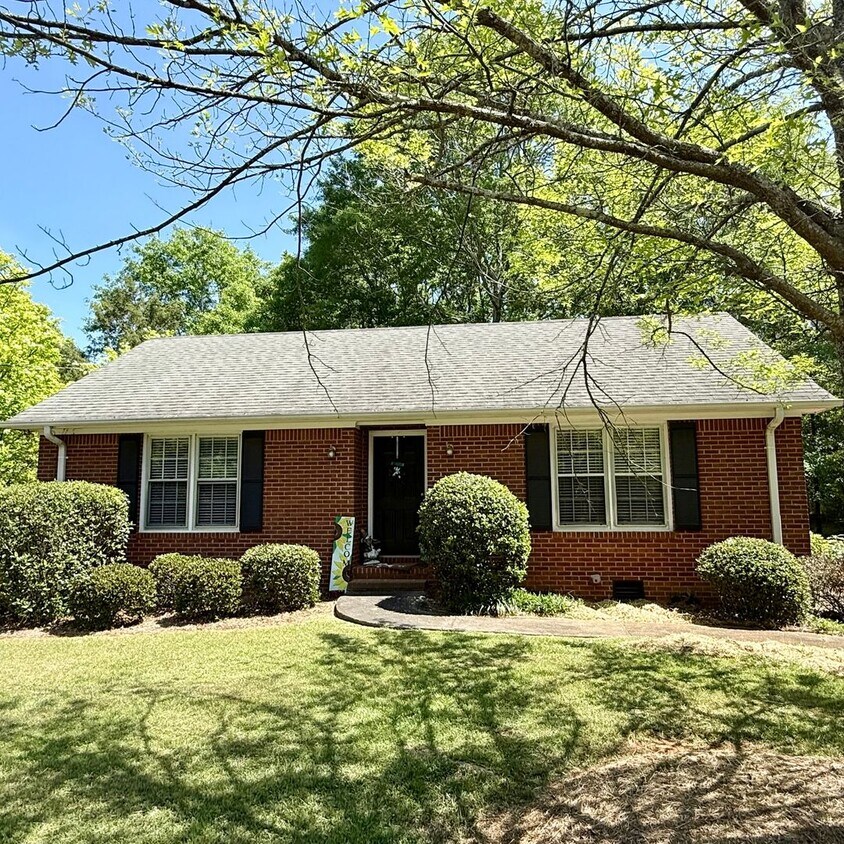Charming 2-bedroom, 1-bathroom Brick Home Available July 2026 - Charming 2-bedroom, 1-bathroom Brick Home Available July 2026