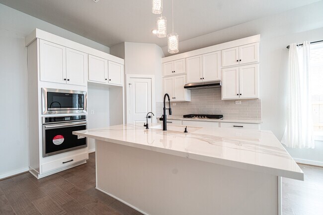 Foto del edificio - 24819 Yellow Spruce Cir