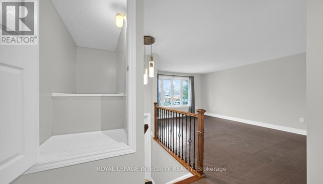 Building Photo - 1896 Featherston Dr