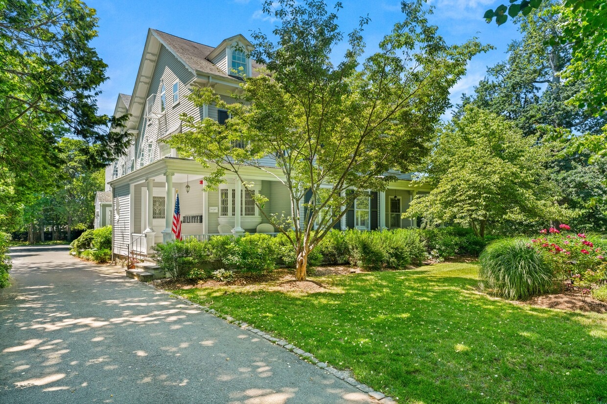 Photo - 141 Narragansett Ave (Newport, RI)