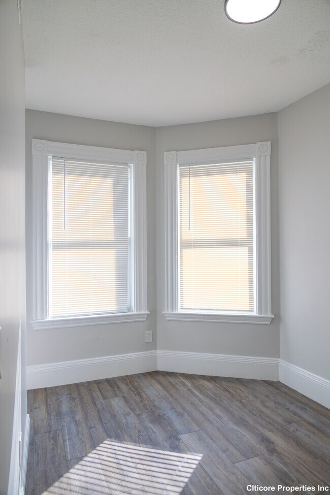 Foto del edificio - 624 E 6th St