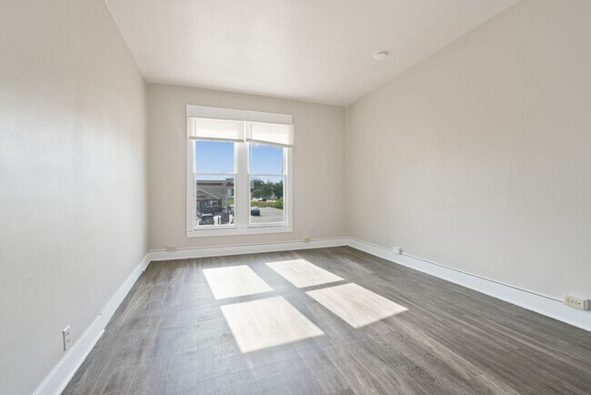 Foto del edificio - 2022 1/2 College St - Cedar Falls