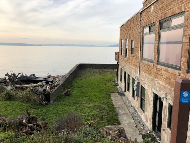 Building Photo - 4029 Beach Dr SW