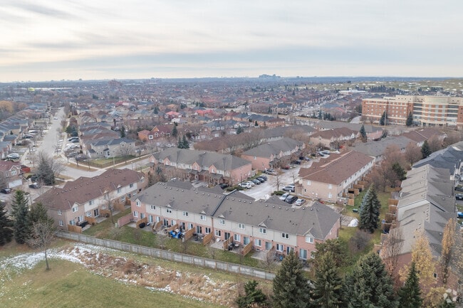 Building Photo - Heartland South Townhomes